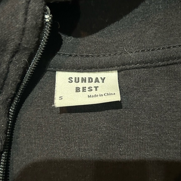 Aritzia cropped half zip - Picture 2 of 3